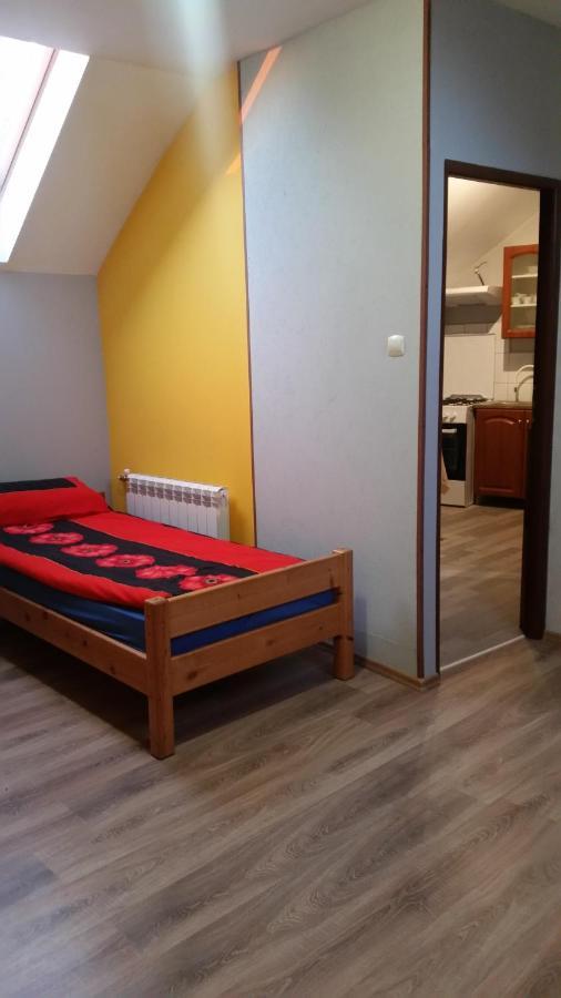Pokoje Goscinne "U Karola" Pracownicze Ścinawa Kültér fotó