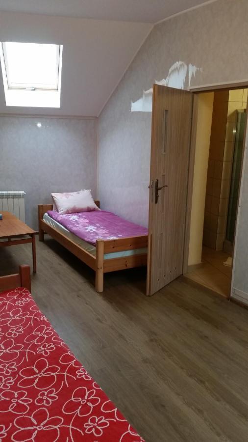 Pokoje Goscinne "U Karola" Pracownicze Ścinawa Kültér fotó
