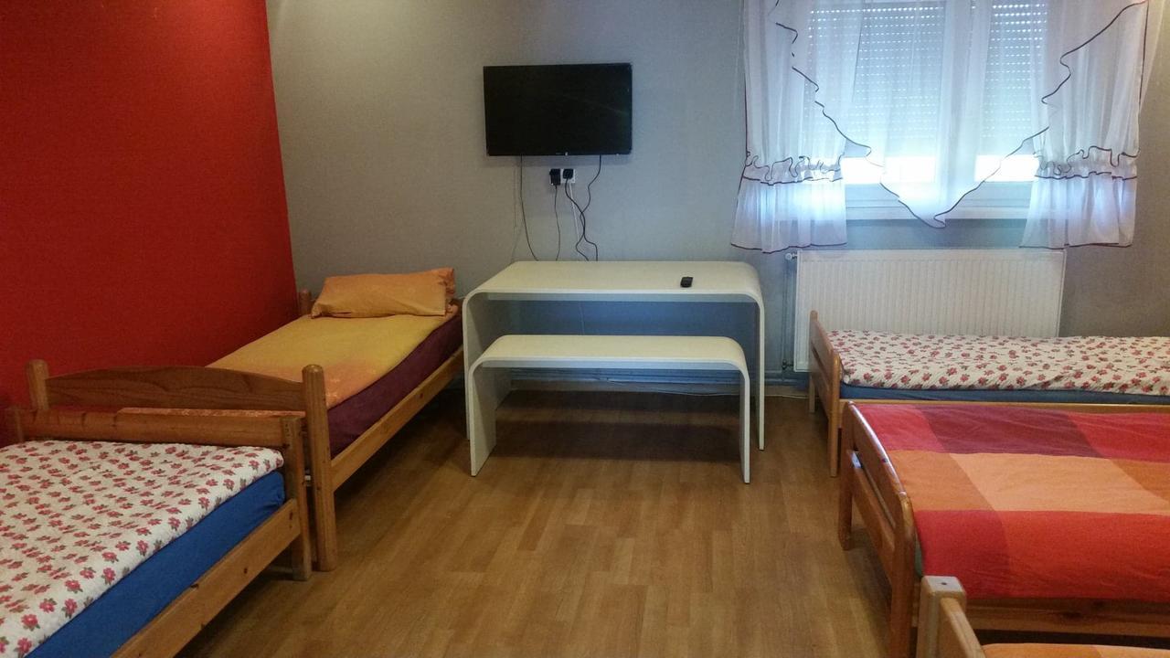 Pokoje Goscinne "U Karola" Pracownicze Ścinawa Kültér fotó